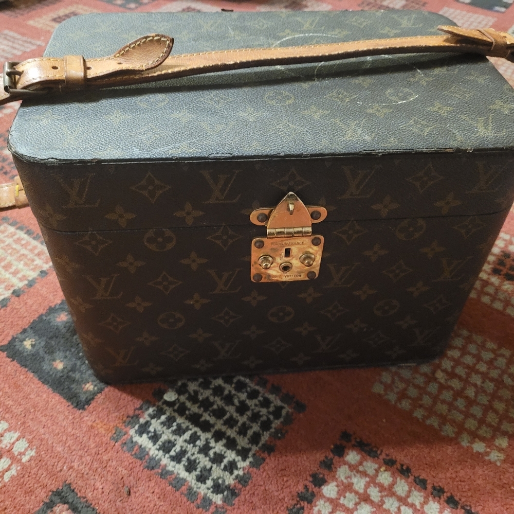 Vuitton make up case